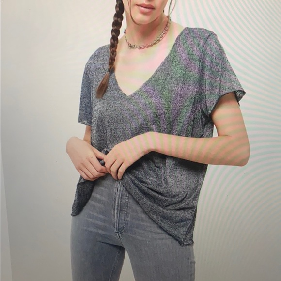 Urban Outfitters Textured V-neck Tee - Picture 4 of 4